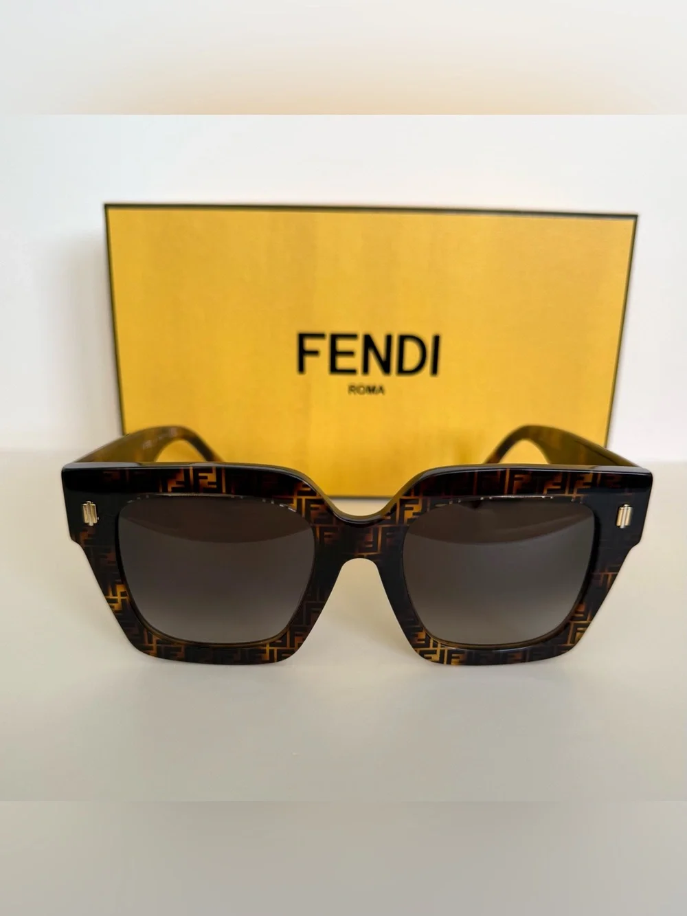 NEW!!! Fendi monogram print oversized sunglasses FE40101F 55B Authentic
